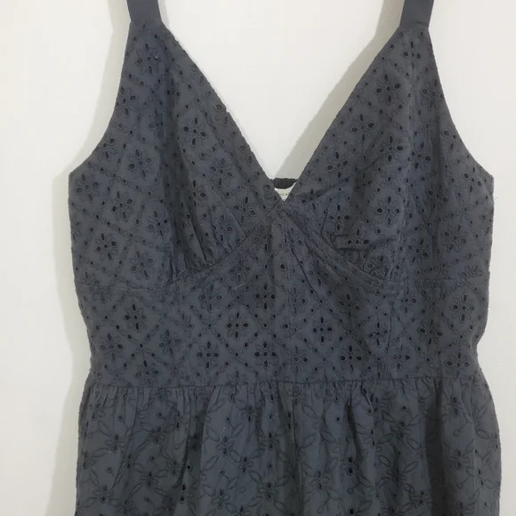 NWT American Eagle Grey Eyelet Romper Size Large Sleeveless Casual - Picture 3 of 12